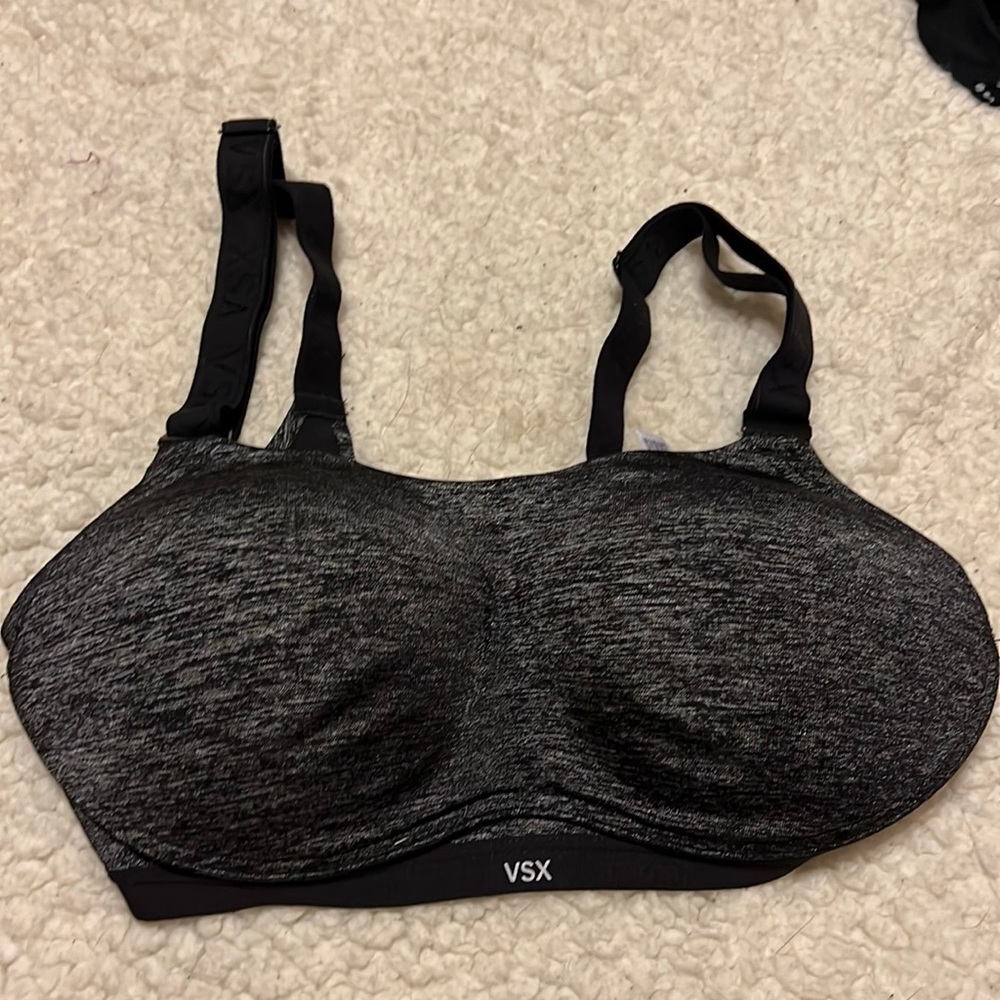 Victoria’s Secret VSX Sport Bra 32C